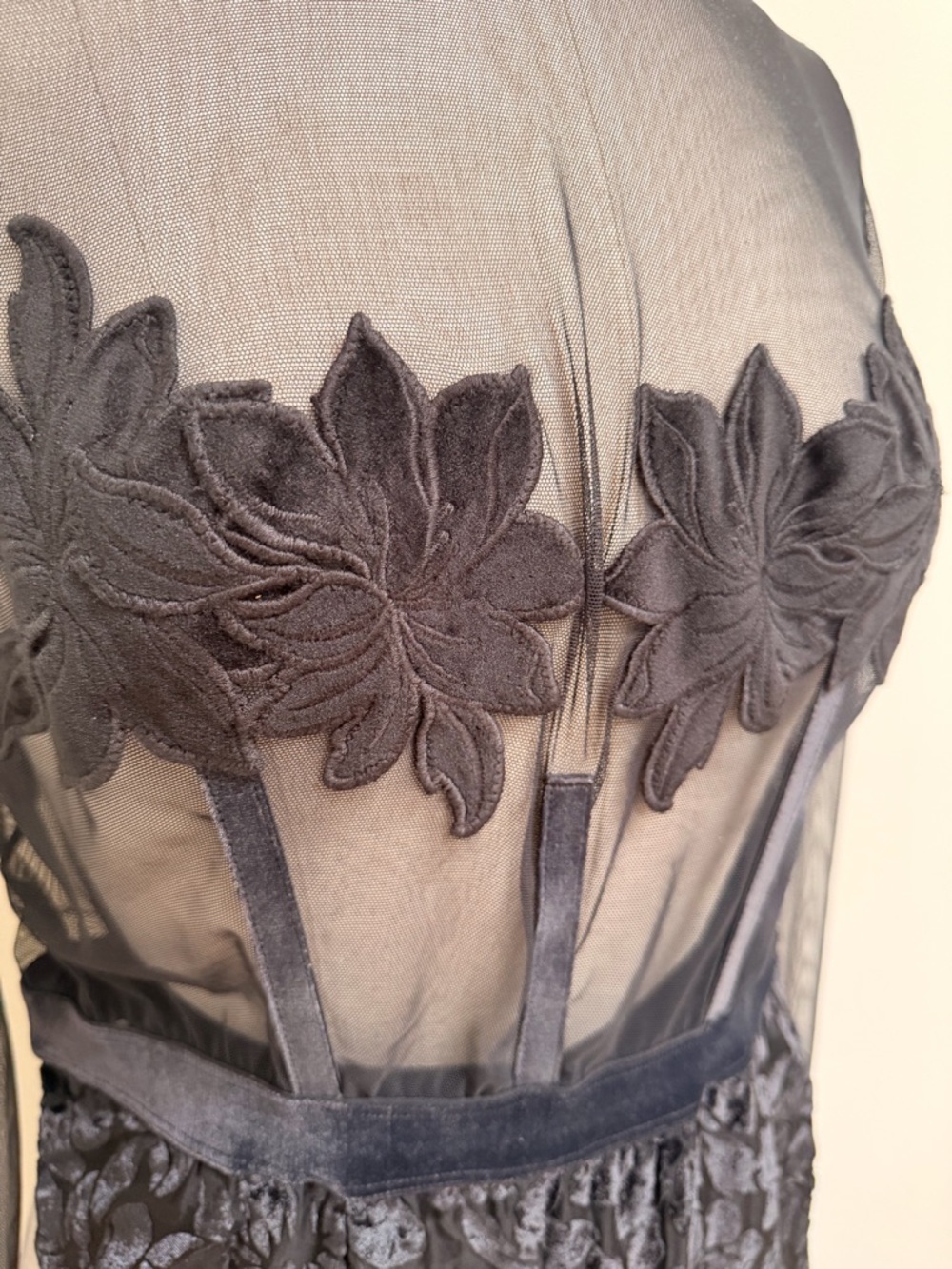 VICTORIA'S SECRET Sheer Romper Open Back Wide Leg Floral Velvet Mesh Appliqué M - Picture 2 of 9